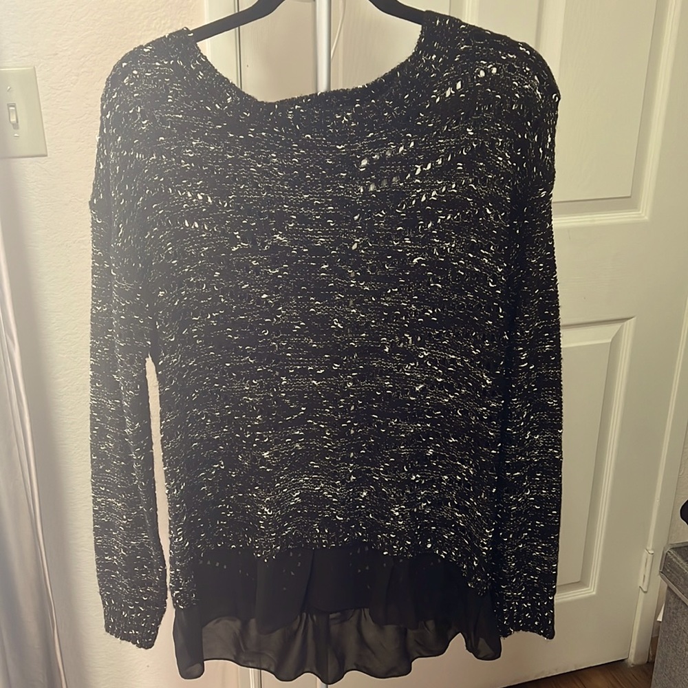 Comfortable, trendy sweater that is perfect for all year as it is not too thick.